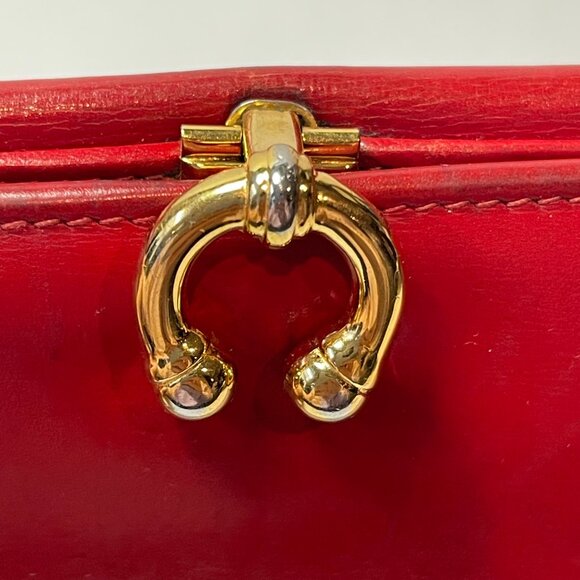 GUCCI Vintage Red Patent Leather Compact Wallet w/ Horseshoe Clasp - Preowned - Picture 4 of 14